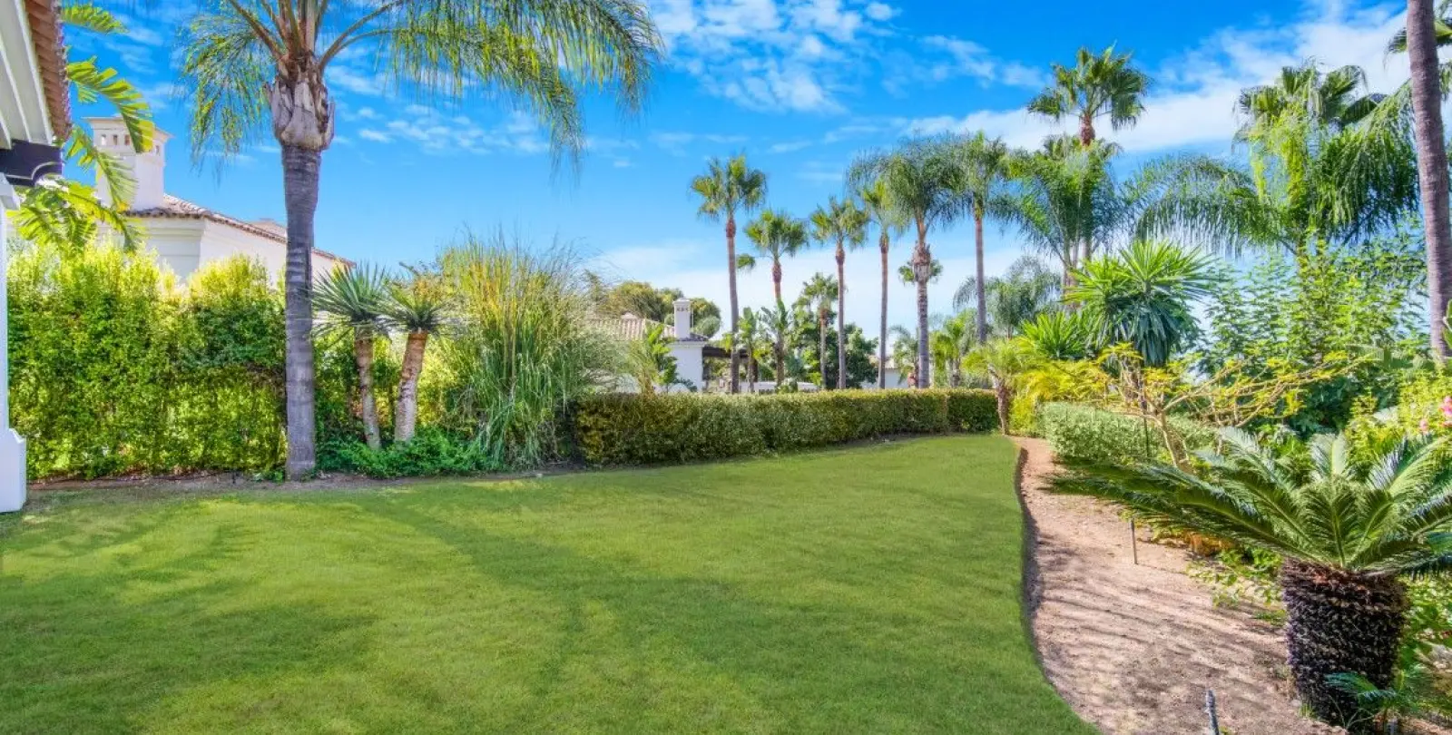 Sale of detached villa in The Golden Mile 6