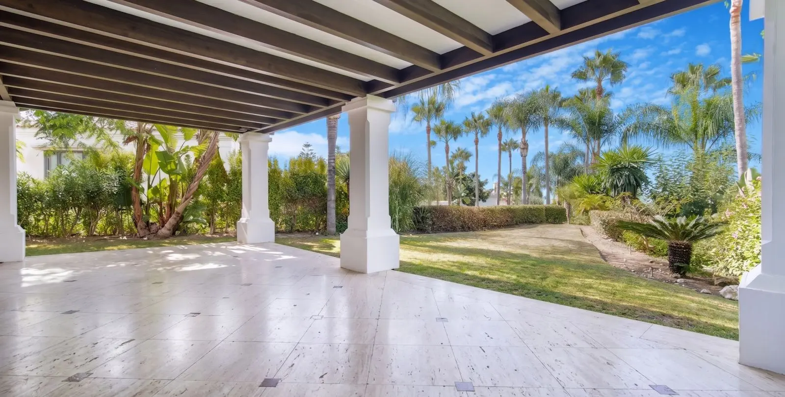 Sale of detached villa in The Golden Mile 7