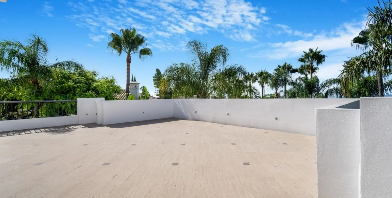 Sale of detached villa in The Golden Mile 9
