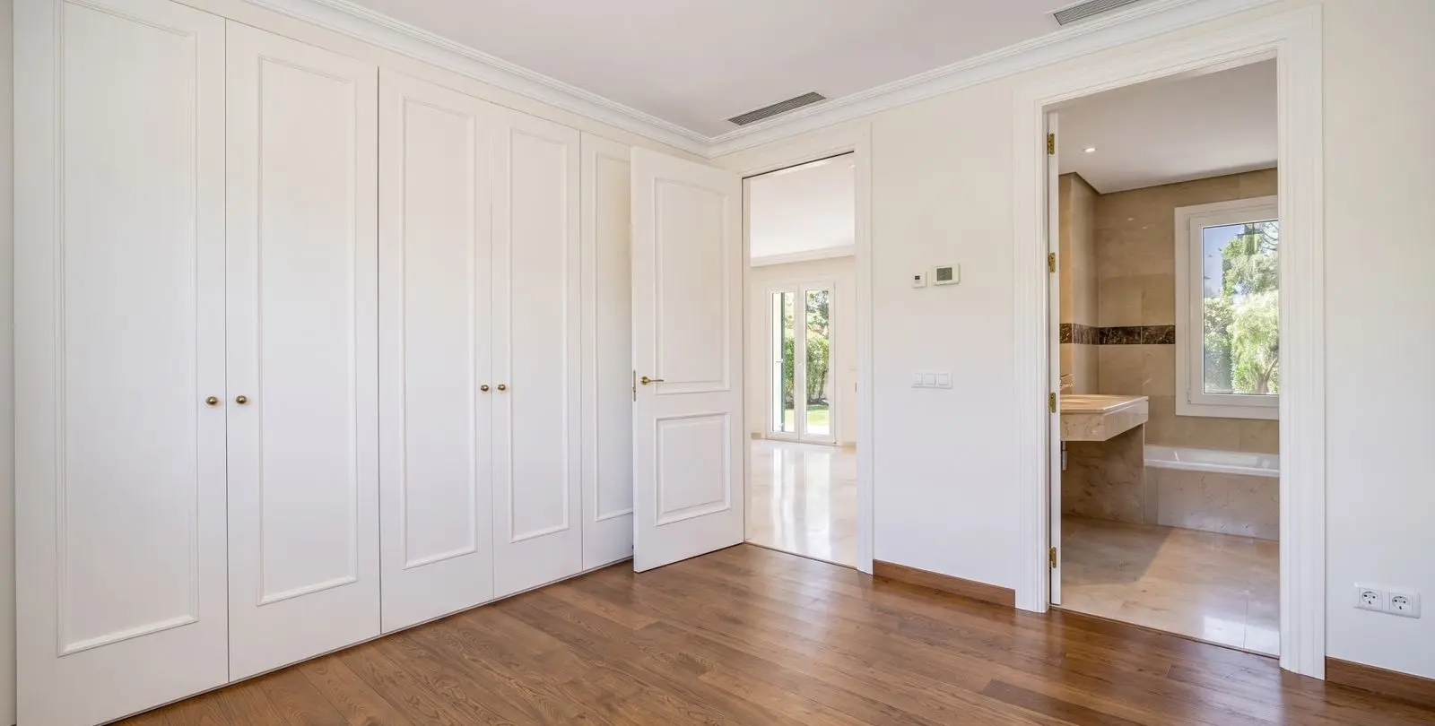Sale of detached villa in The Golden Mile 10