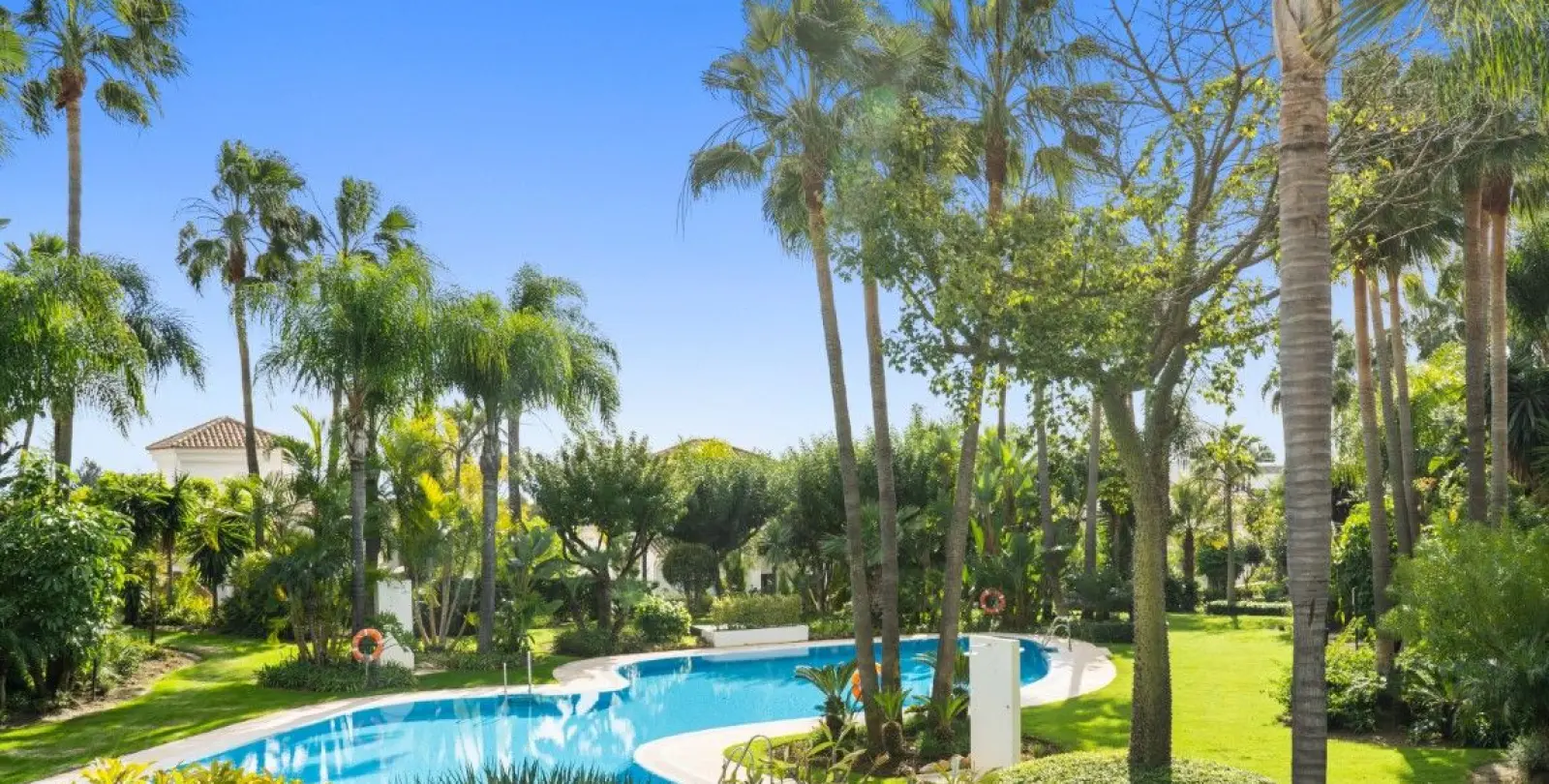 Sale of detached villa in The Golden Mile 12