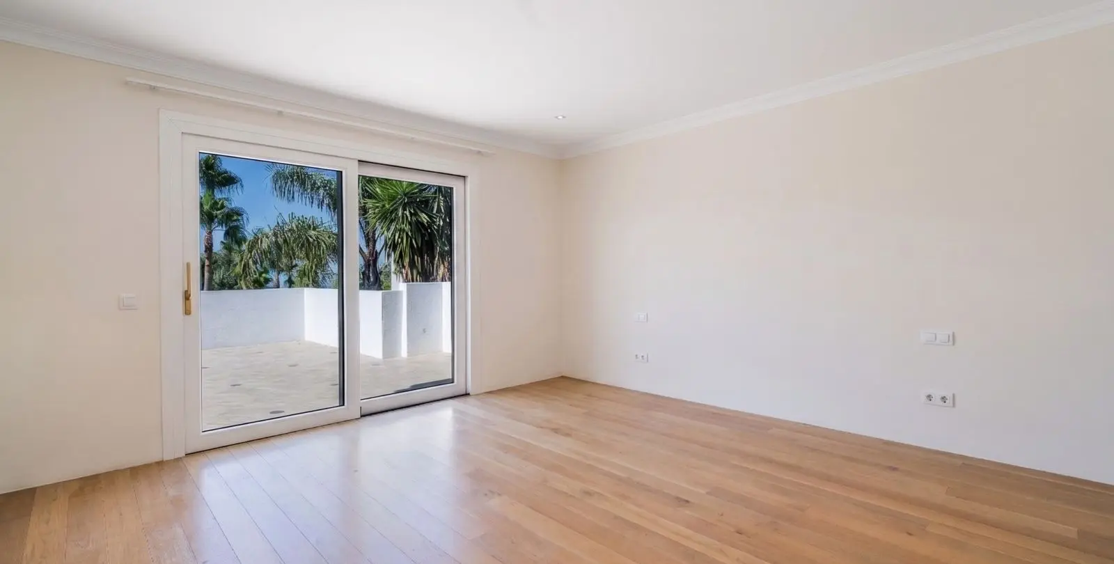 Sale of detached villa in The Golden Mile 13