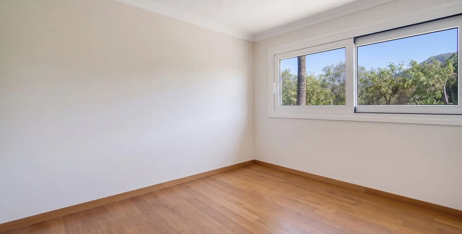 Sale of detached villa in The Golden Mile 15