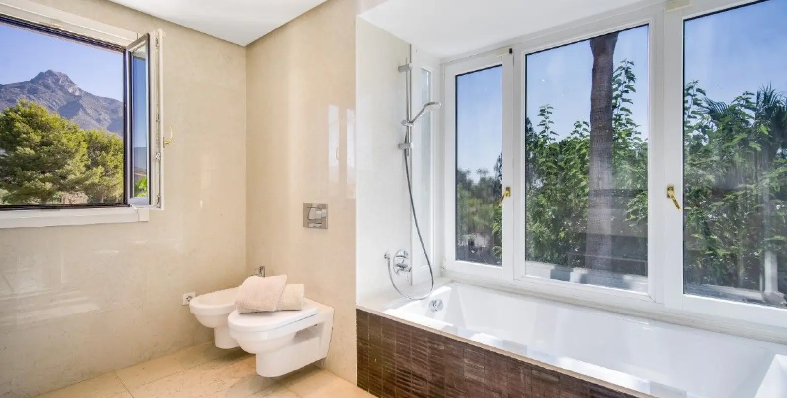 Sale of detached villa in The Golden Mile 20