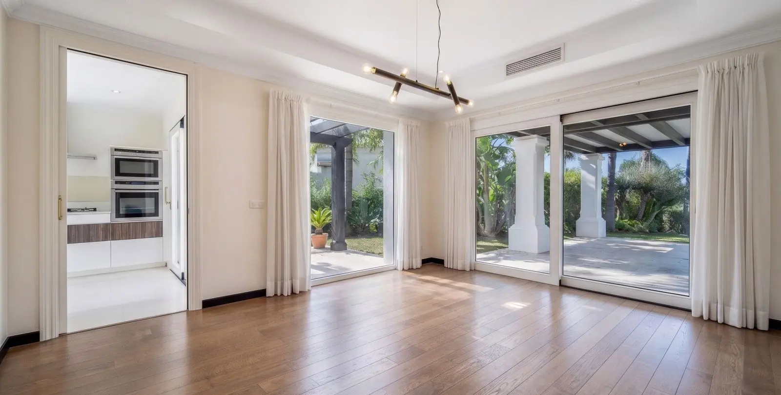 Sale of detached villa in The Golden Mile 21