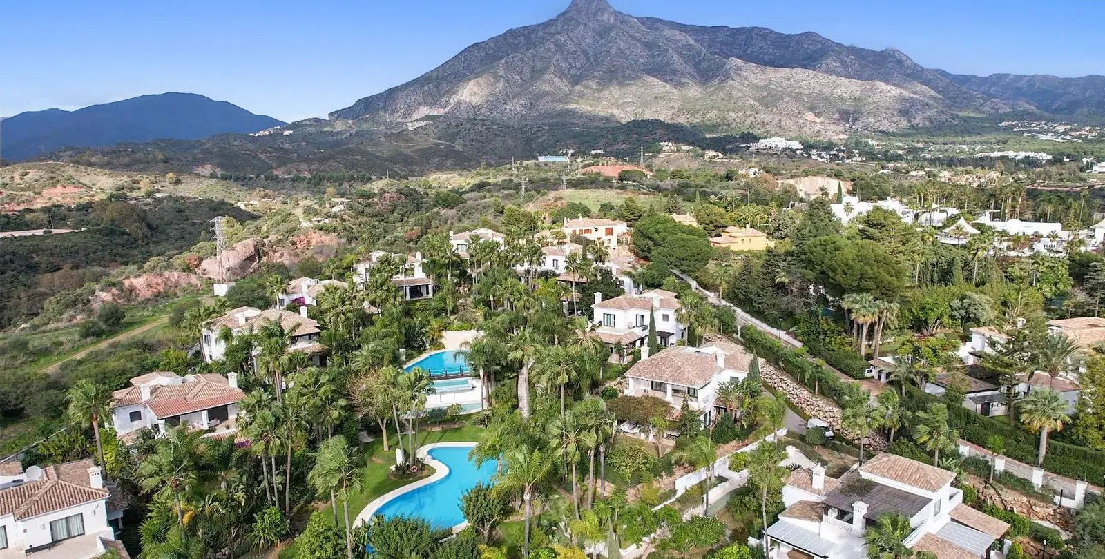 Sale of detached villa in The Golden Mile 22