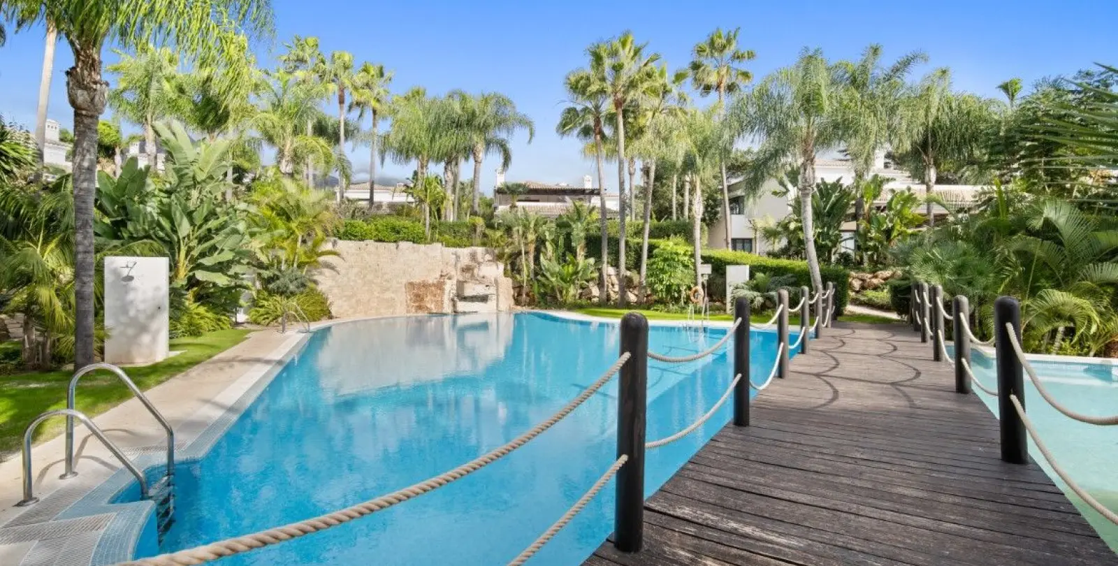 Sale of detached villa in The Golden Mile 24
