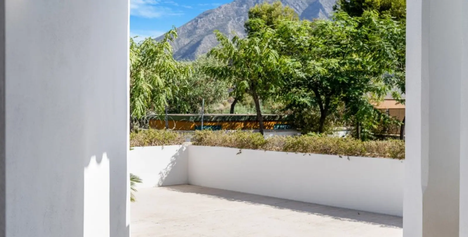 Sale of detached villa in The Golden Mile 26