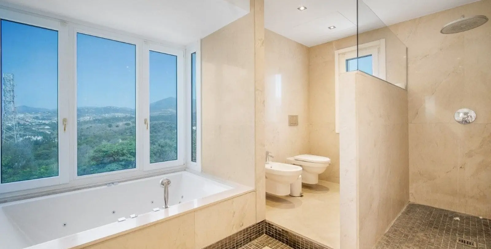 Sale of detached villa in The Golden Mile 28