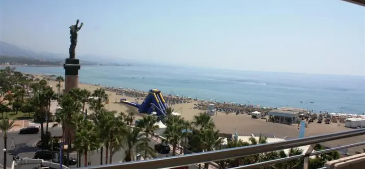 Sale of middle floor apartment in Puerto Banús 0