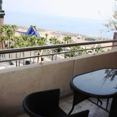 Sale of middle floor apartment in Puerto Banús