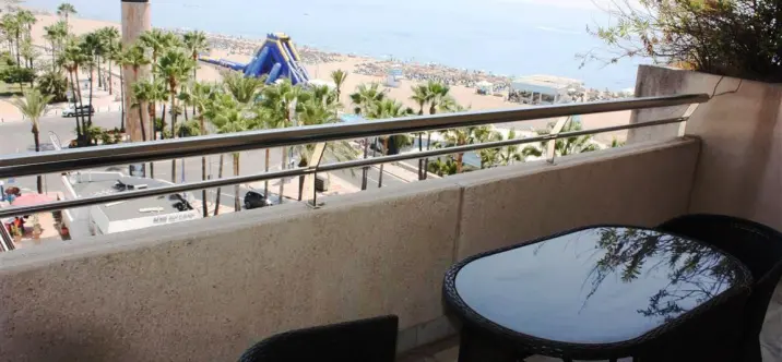 Sale of middle floor apartment in Puerto Banús 1