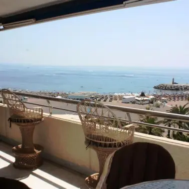 Sale of middle floor apartment in Puerto Banús