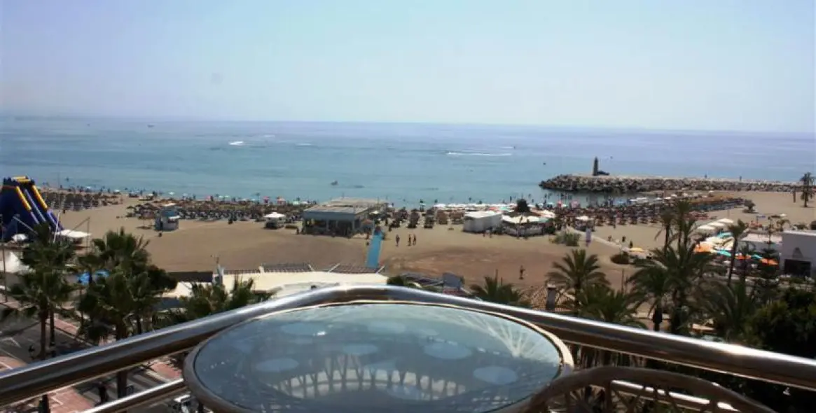 Sale of middle floor apartment in Puerto Banús 4