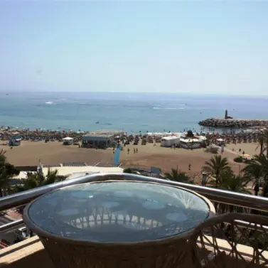 Sale of middle floor apartment in Puerto Banús