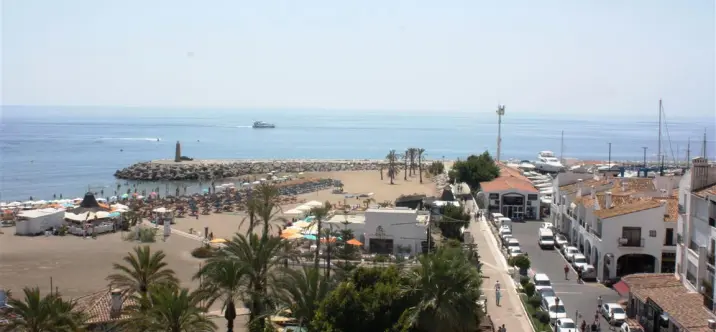 Sale of middle floor apartment in Puerto Banús 4