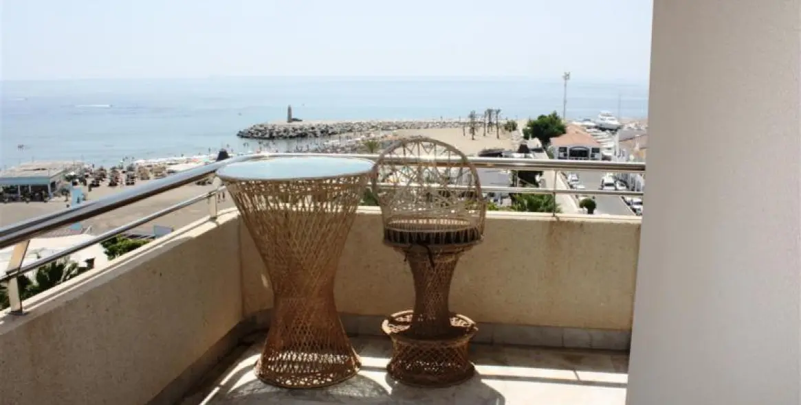 Sale of middle floor apartment in Puerto Banús 6