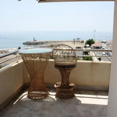 Sale of middle floor apartment in Puerto Banús