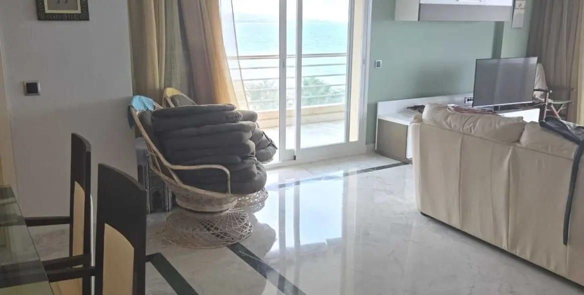 Sale of middle floor apartment in Puerto Banús 11