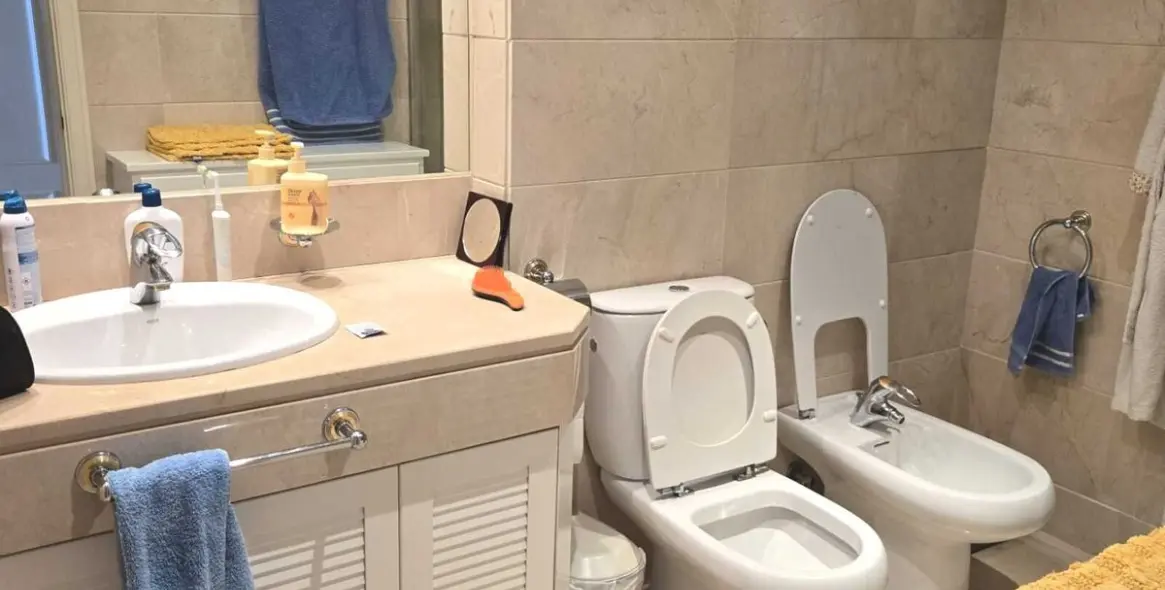 Sale of middle floor apartment in Puerto Banús 16