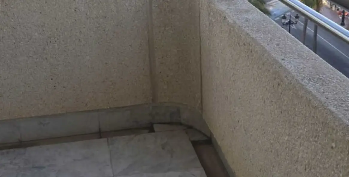 Sale of middle floor apartment in Puerto Banús 21