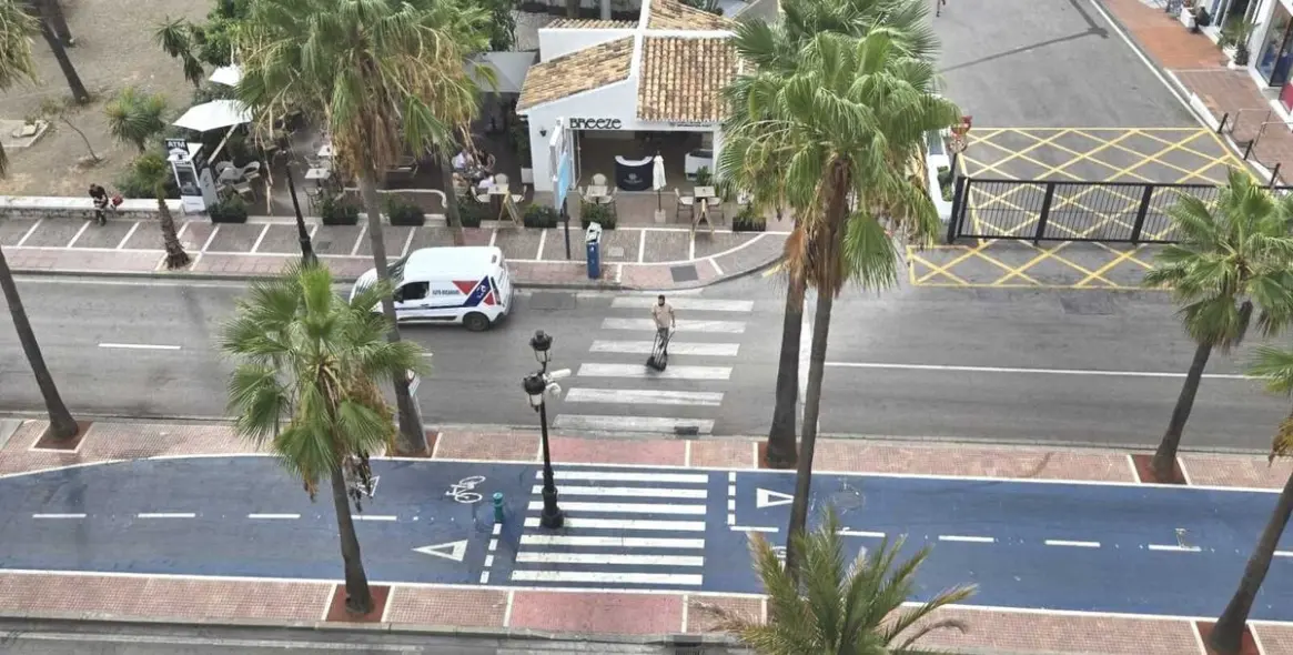 Sale of middle floor apartment in Puerto Banús 24