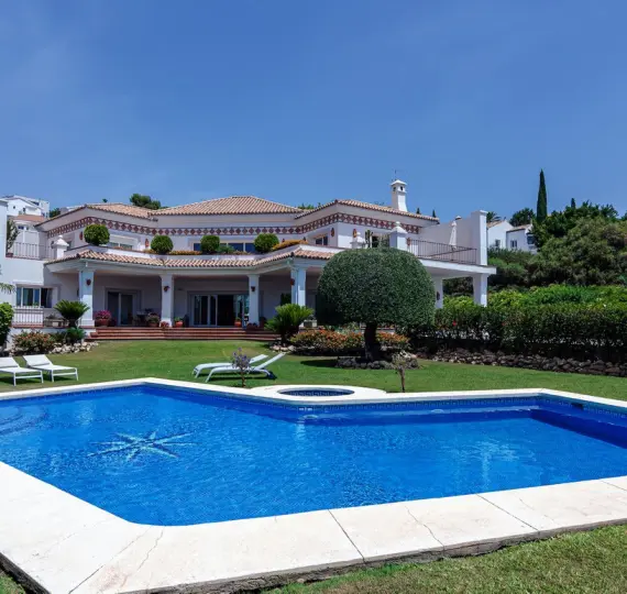 Продажа  отдельно стоящей виллы в Benahavís