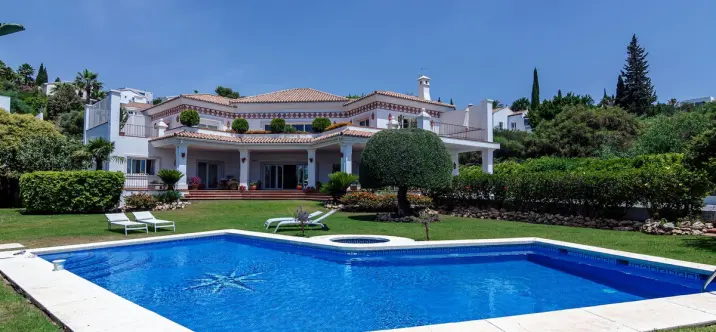 Продажа  отдельно стоящей виллы в Benahavís 0