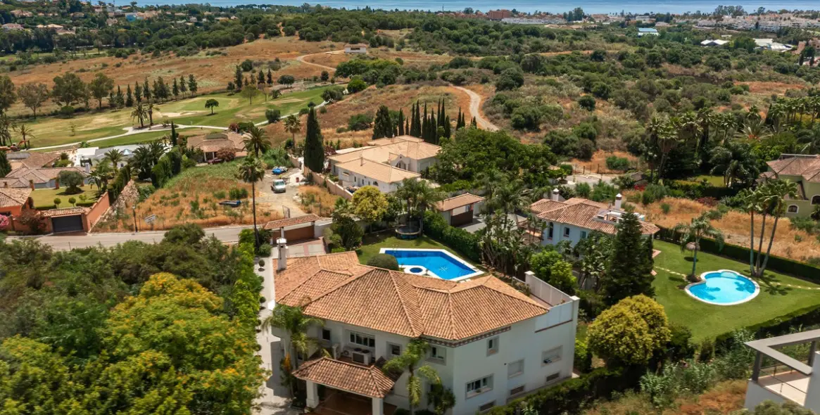 Продажа  отдельно стоящей виллы в Benahavís 2