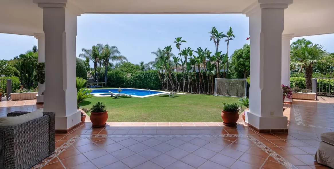 Продажа  отдельно стоящей виллы в Benahavís 16