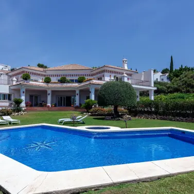 Продажа  отдельно стоящей виллы в Benahavís