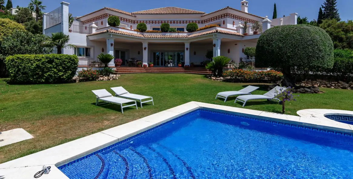 Продажа  отдельно стоящей виллы в Benahavís 17