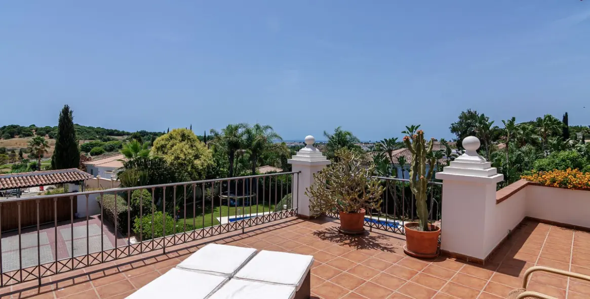 Sale of detached villa in Benahavís 32