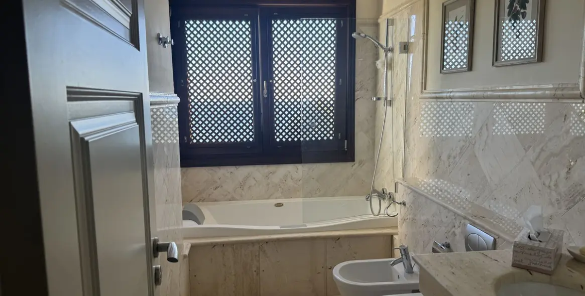 Sale of ground floor apartment in Estepona (district Estepona) 5