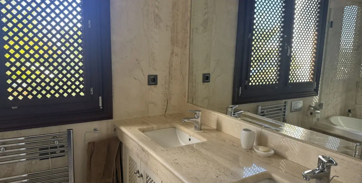 Sale of ground floor apartment in Estepona (district Estepona) 10