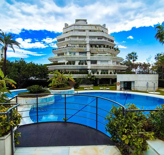 Продажа двухуровневого пентхауса в Marbella