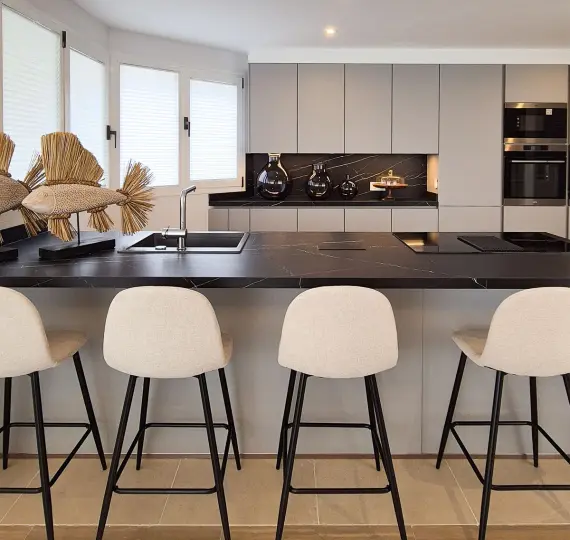 Продажа двухуровневого пентхауса в Marbella