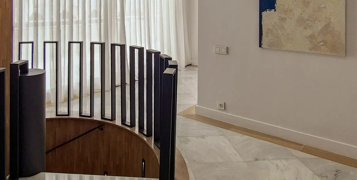 Продажа двухуровневого пентхауса в Marbella 16