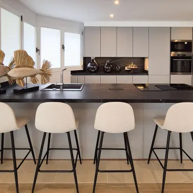 Продажа двухуровневого пентхауса в Marbella