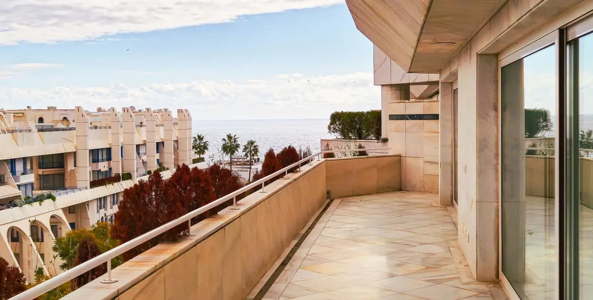 Продажа двухуровневого пентхауса в Marbella 18