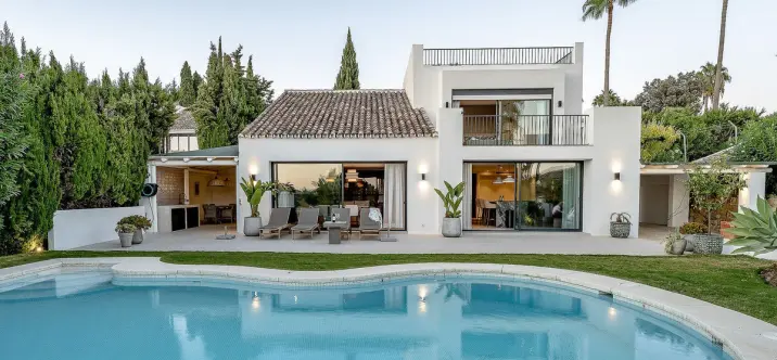 Venta de villa independiente en Nueva Andalucía 1