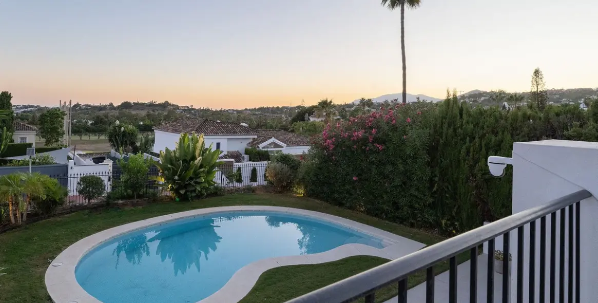 Продажа  отдельно стоящей виллы в Nueva Andalucía 3