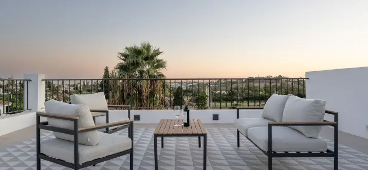 Venta de villa independiente en Nueva Andalucía 3