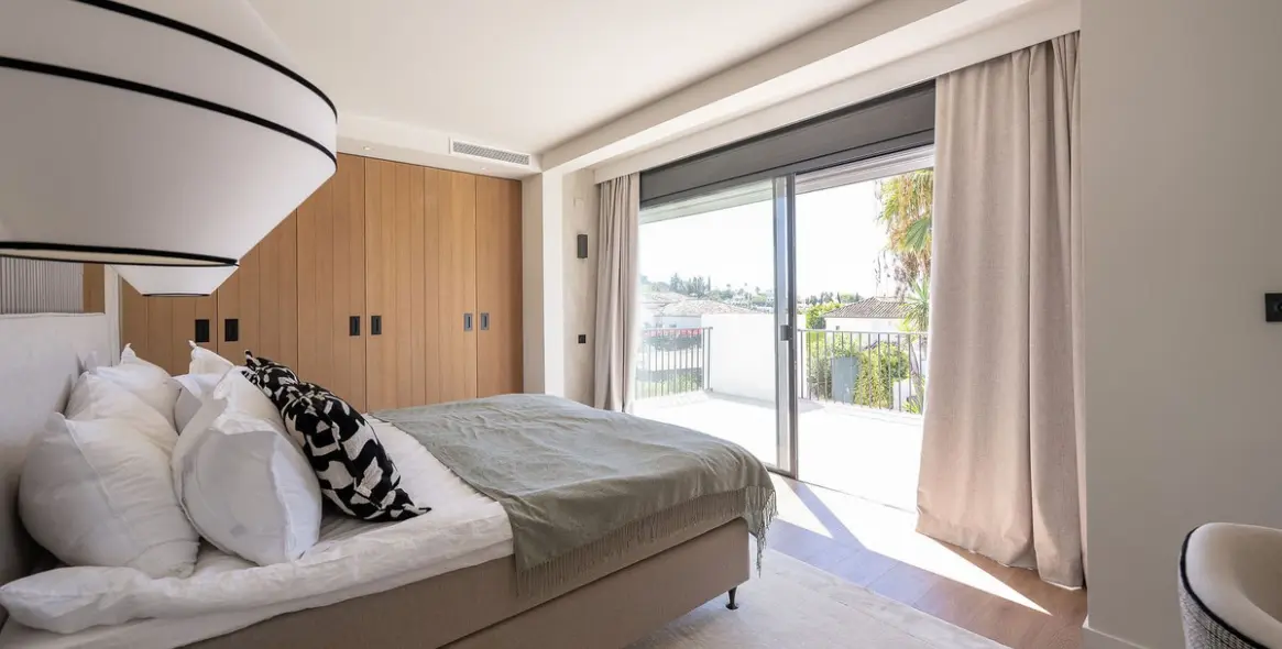 Продажа  отдельно стоящей виллы в Nueva Andalucía 18