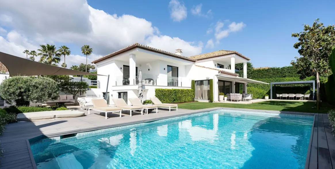 Продажа  отдельно стоящей виллы в Nueva Andalucía 1