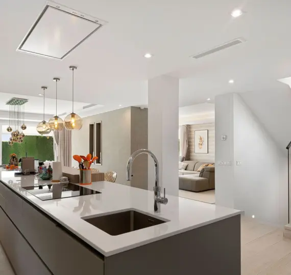 Venta de villa independiente en Nueva Andalucía