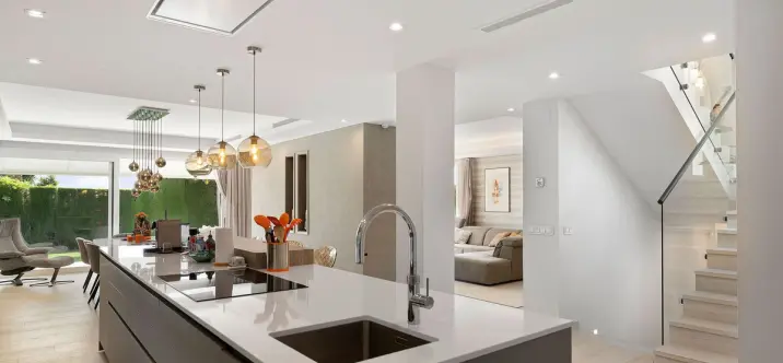 Venta de villa independiente en Nueva Andalucía 2