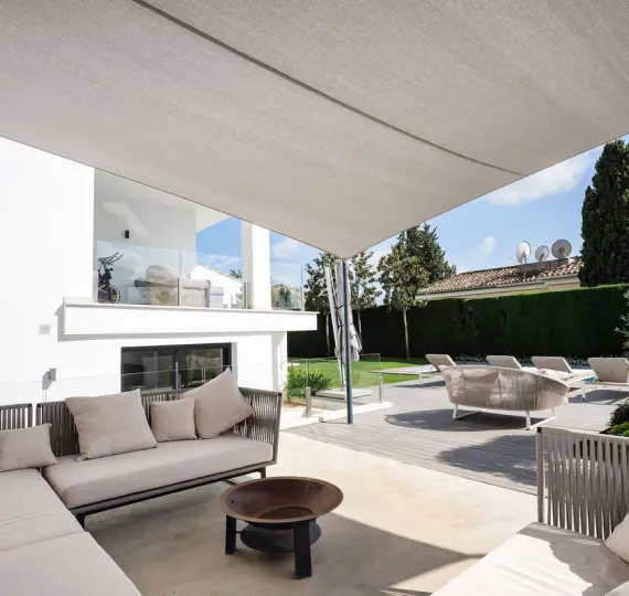 Venta de villa independiente en Nueva Andalucía