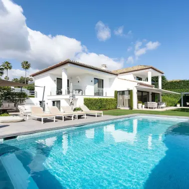 Venta de villa independiente en Nueva Andalucía