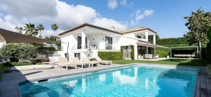 Venta de villa independiente en Nueva Andalucía 0